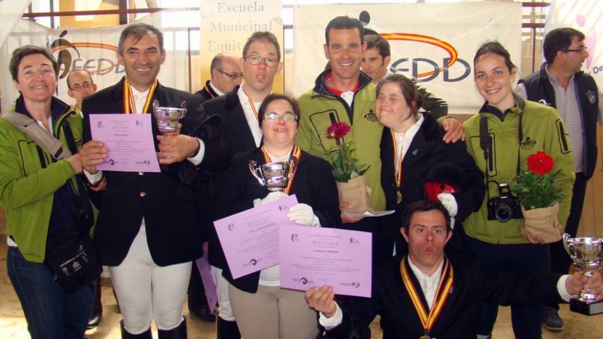 El equipo del C.D. Ande Soria que participó en el Nacional de doma clásica celebrado en Zamora.-C.D. Ande Soria