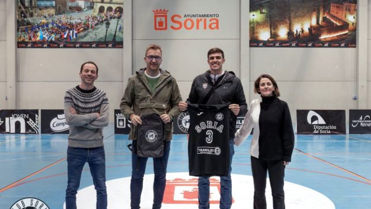 Rodrigo Gómez, Jaime Pérez, Pelegrín Vargas e Isabel Andrés, en el homenaje del CSB al Río Duero. HDS