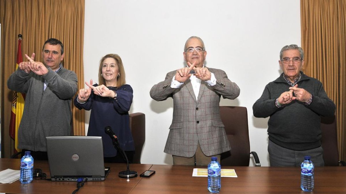 Foto de familia durante la presentación ayer de la campaña.-Valentín Guisande