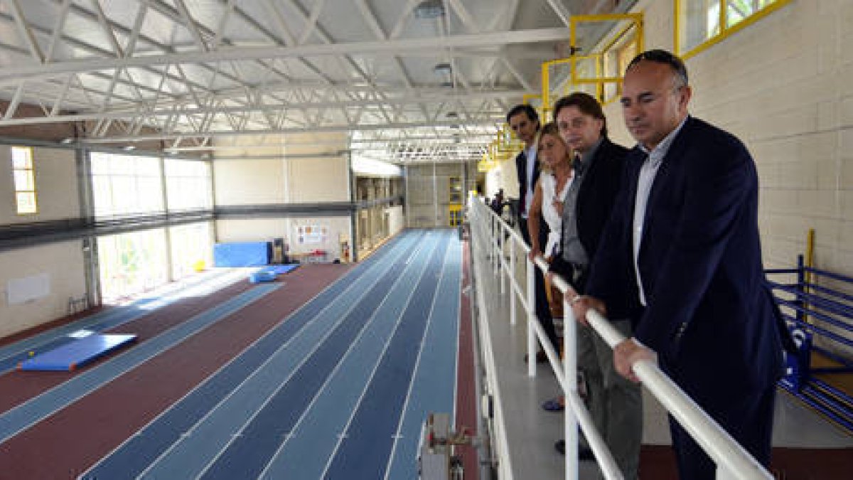 Agúnbez, López, Lobera y Blázquez, en una imagen tomada el lunes durante su visita a las instalaciones del-