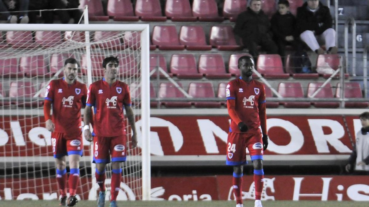 La estrategia defensiva condenó al Numancia en su derrota del lunes ante el Oviedo.-Valentín Guisande