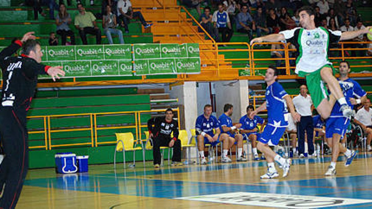 Basmalis en un encuentro del curso pasado en Liga Asobal. / El Día de Guadalajara-