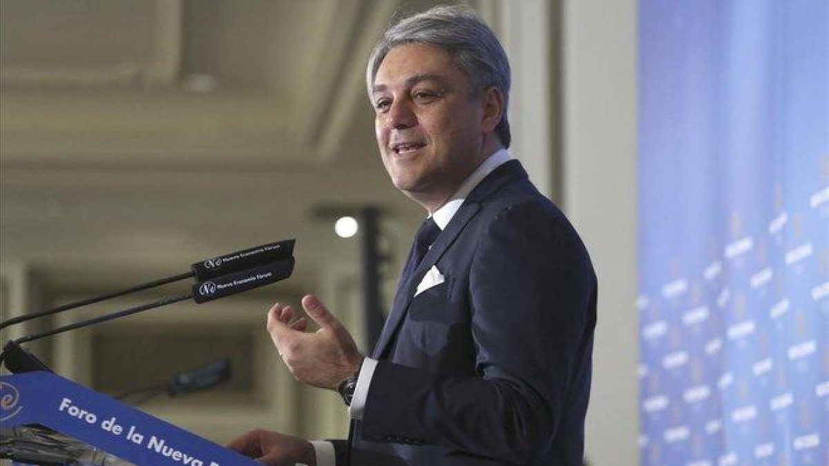 El presidente de SEAT, Luca de Meo, durante el desayuno informativo.-DAVID CASTRO
