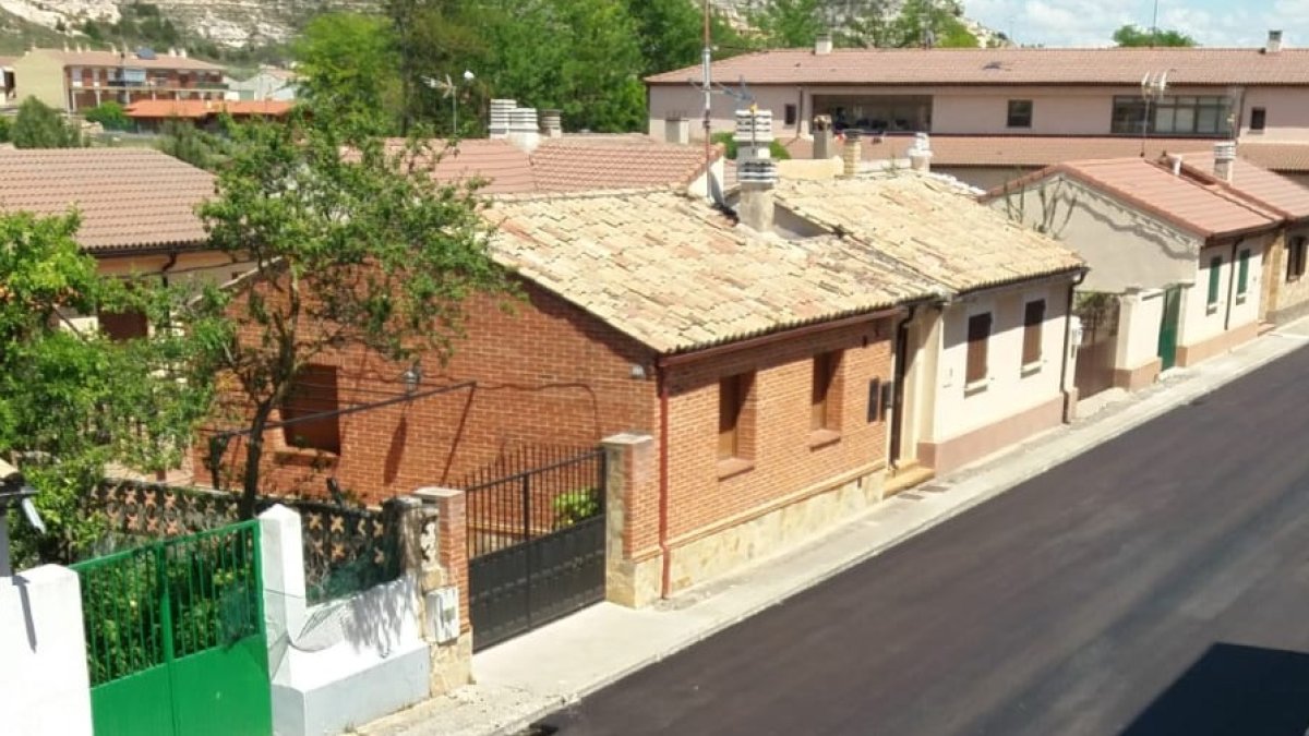 Imagen del casco urbano de Langa.-HDS