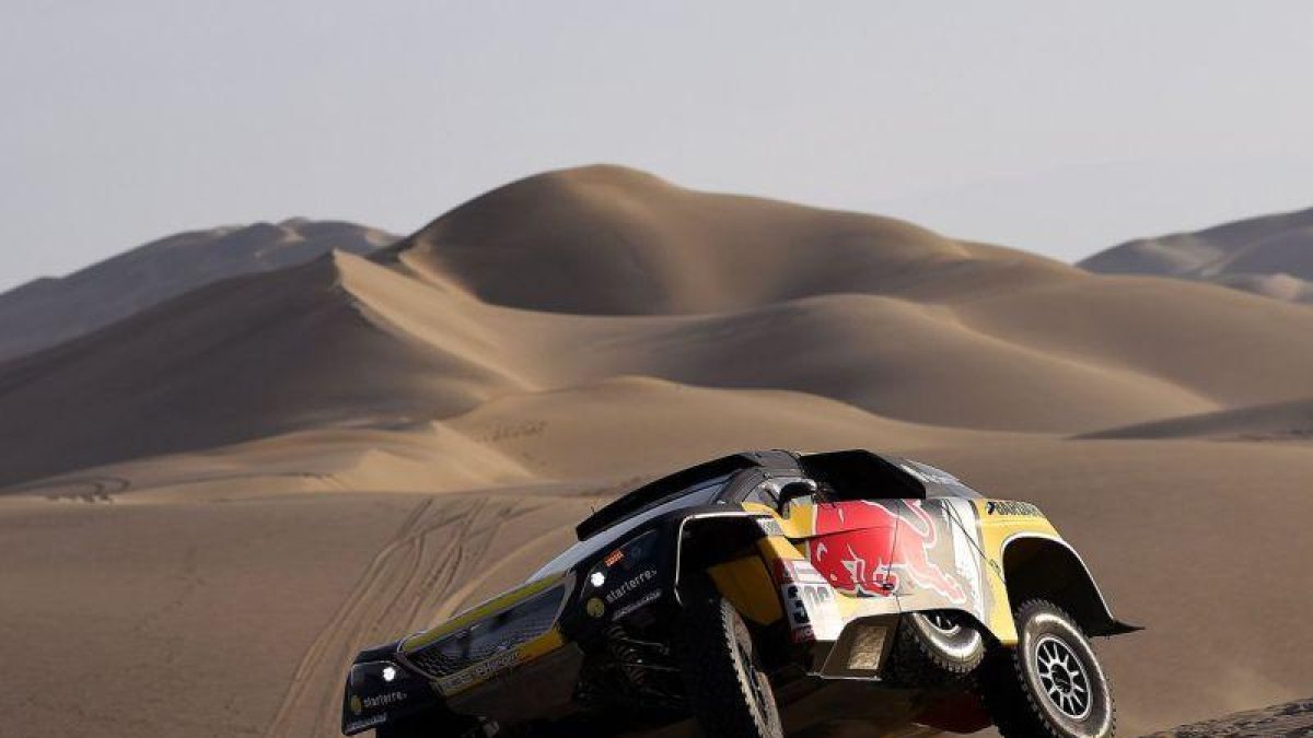 Loeb, durante la segunda etapa del Dakar 2019.-AFP
