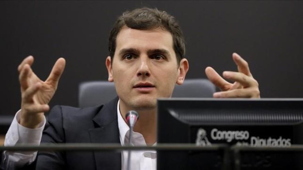 El líder de Ciudadanos, Albert Rivera, este viernes en rueda de prensa en el Congreso.-JOSÉ LUIS ROCA
