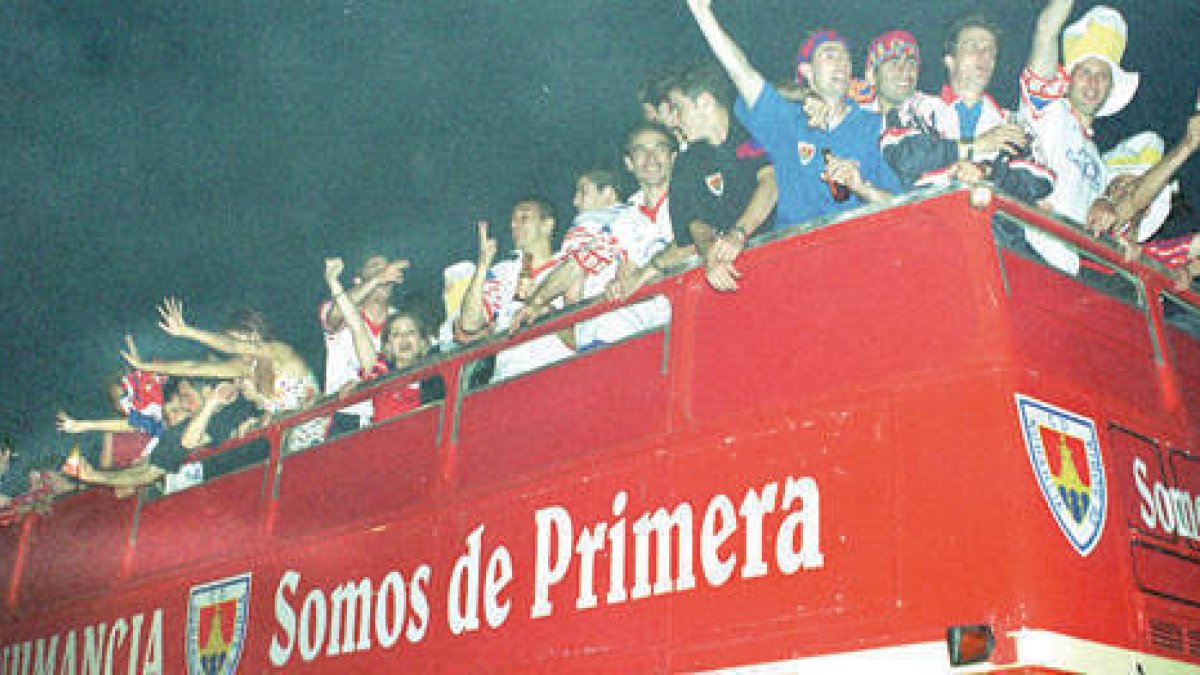 El primer ascenso a Primera llegó en el año 1999.-