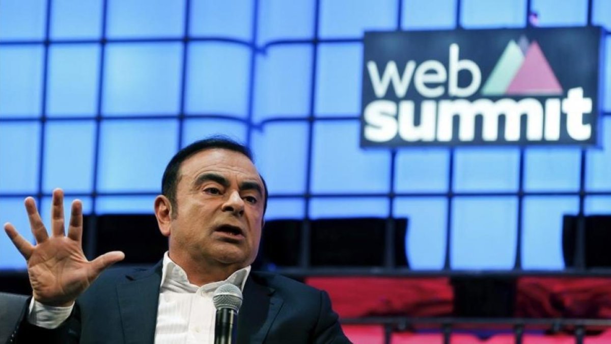 El presidente de Nissan, Carlos Ghosn, en la Web Summit de Lisboa.-EFE / ANDRE KOSTERS