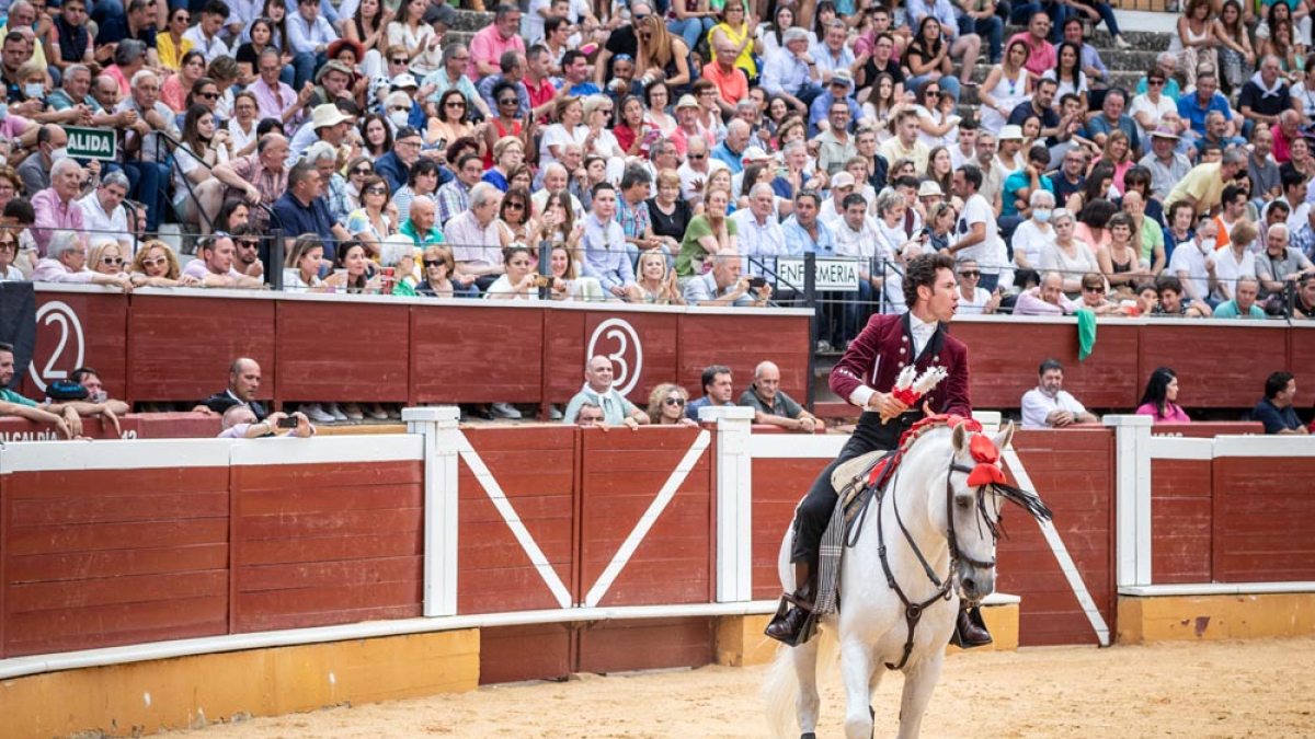 Corrida de rejones en la plaza de toros de Soria.