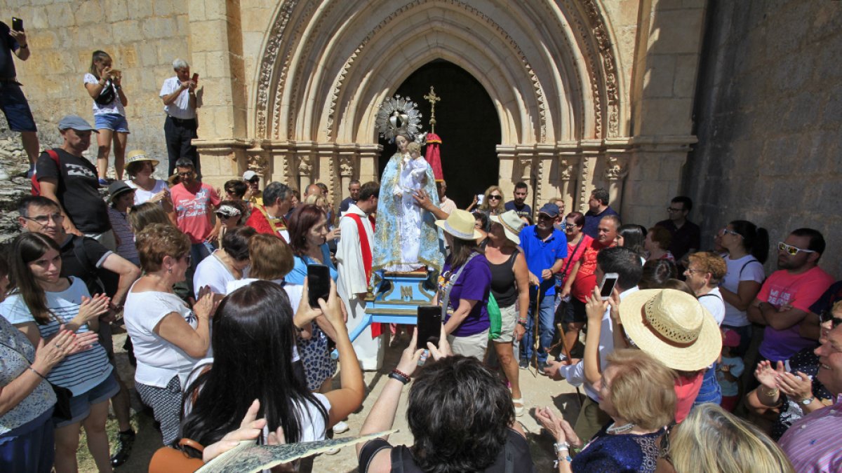 Romería de la Virgen de la Salud en la ermita de San Bartolomé.-MARIO TEJEDOR