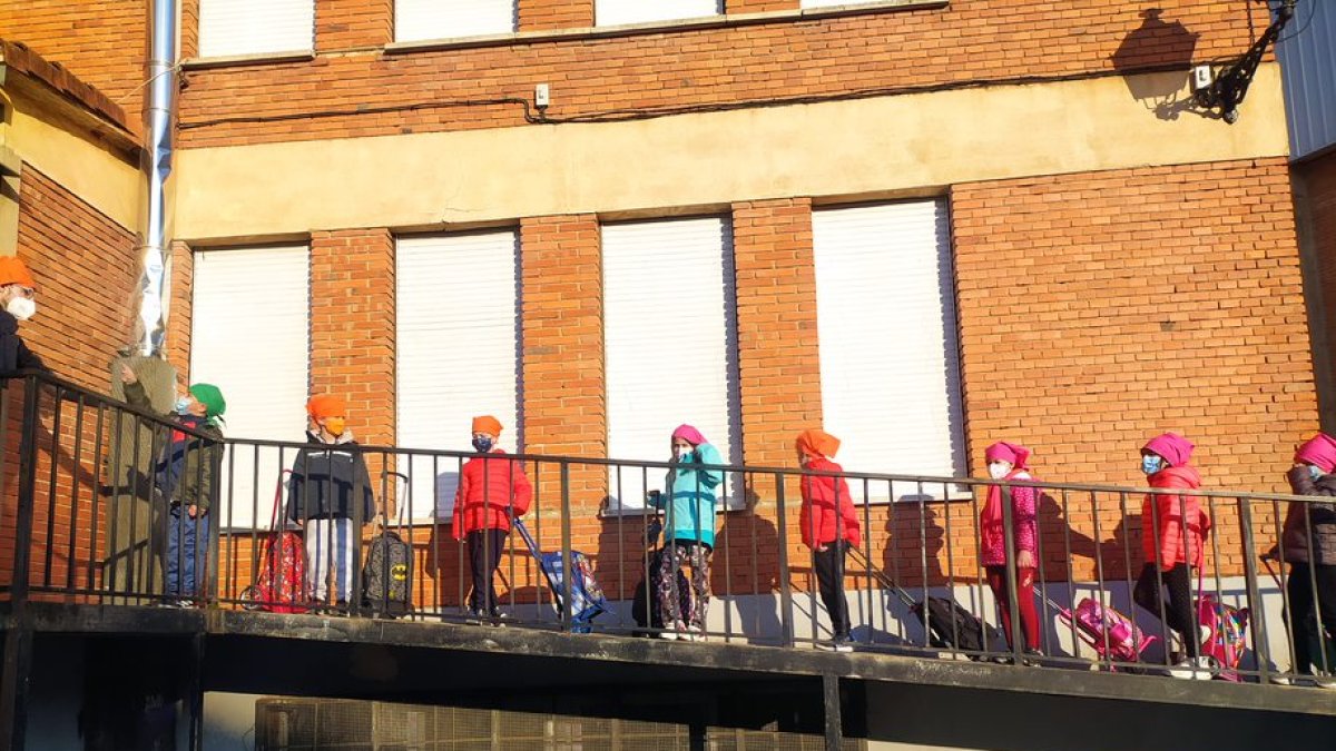 El centro se llenó de pañuelos en solidaridad con los niños afectados por cáncer. HDS