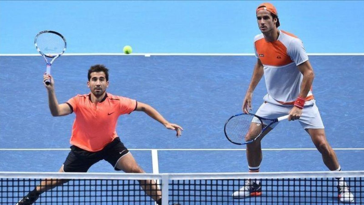 Marc López y Feliciano López, durante su debut en el Masters ante Kontinen y Peers.-GLYN KIRK