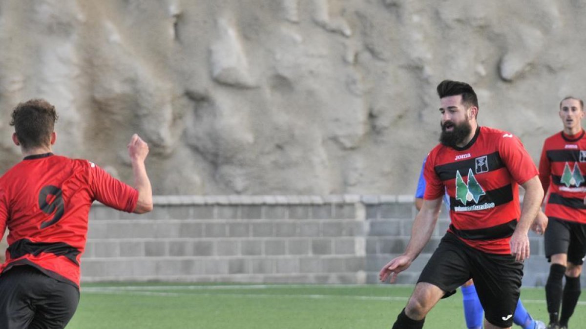 El Tardelcuende de Regional aficionados en un partido de esta temporada.-VALENTÍN GUISANDE