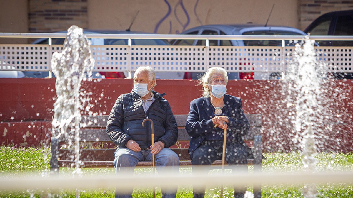 Mayores en un parque de Soria. M.T.