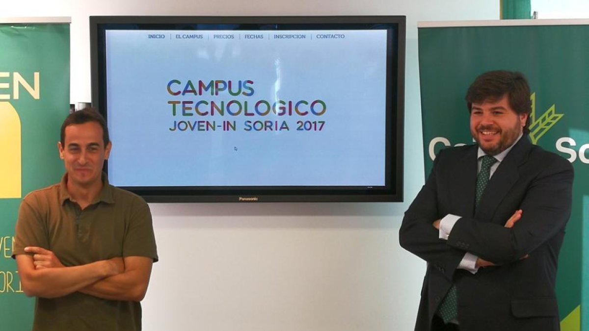David Francés y José María Carrizosa, ayer, durante la presentación del campus tecnológico.-J. R. R.