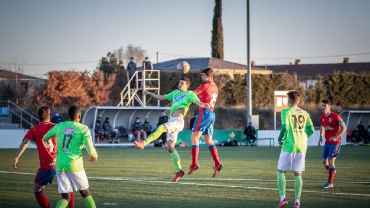El Almazán fue mejor que el Numancia B en la segunda parte. GONZALO MONTESEGURO