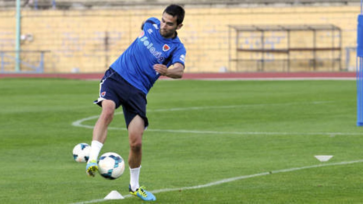 Antonio Tomás durante un entrenamiento. / VALENTÍN GUISANDE-