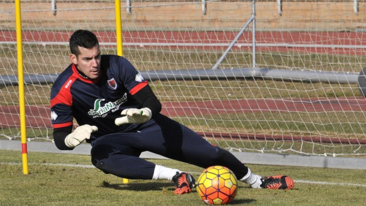Biel Ribas durante un entrenamiento con el Numancia.-VALENTÍN GUISANDE