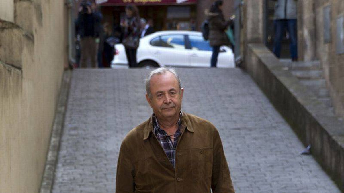 El juez Castro bajando la rampa del juzgado.-Foto: AFP / JAIME REINA