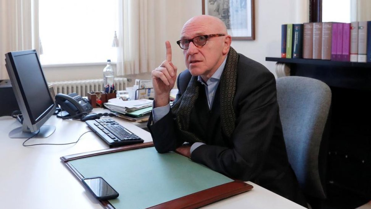 El abogado belga de Puigdemont alerta de que todavía no se han librado de él.-/ YVES HERMAN (REUTERS)