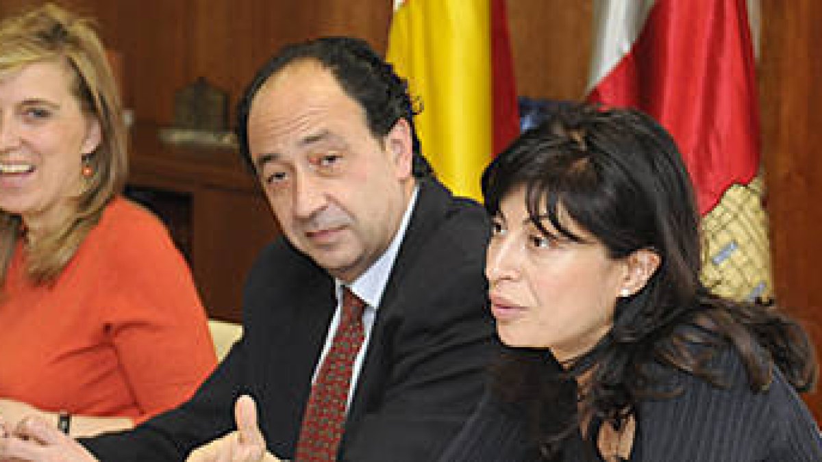 Del Olmo, Represa y Redondo durante la reunión sobre la ordenación celebrada en Soria en abril. / VALENTÍN GUISANDE-