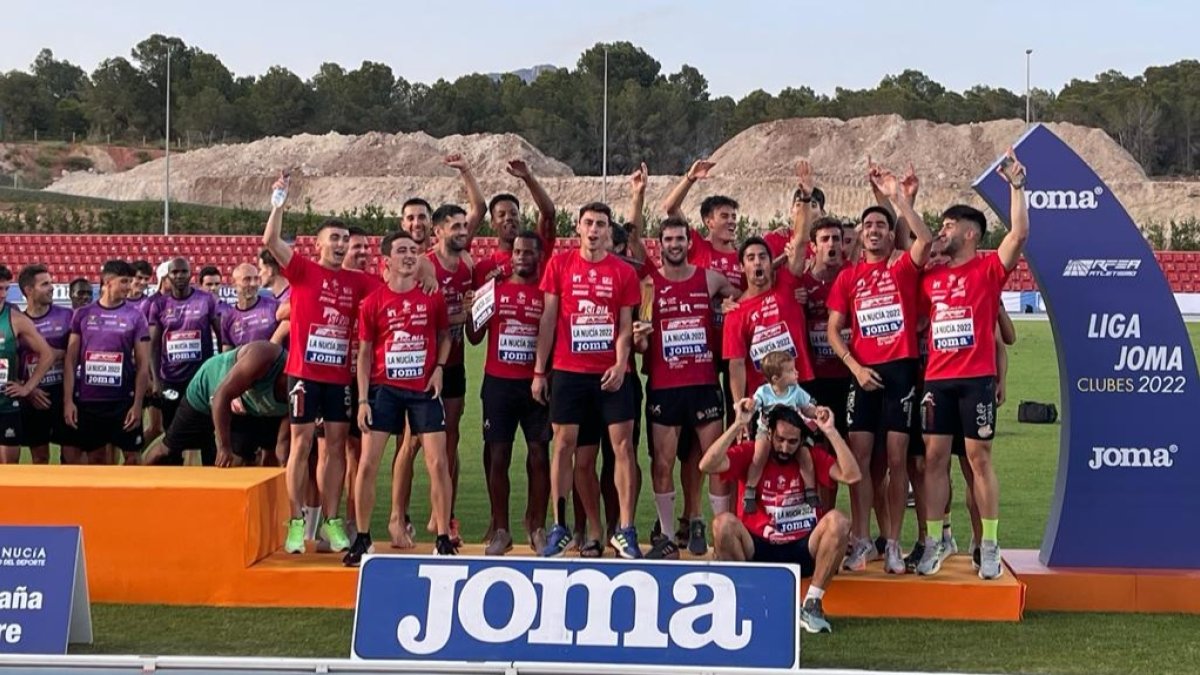 El Atletismo Numantino en el podio como el tercer mejor equipo de España en 2022. HDS