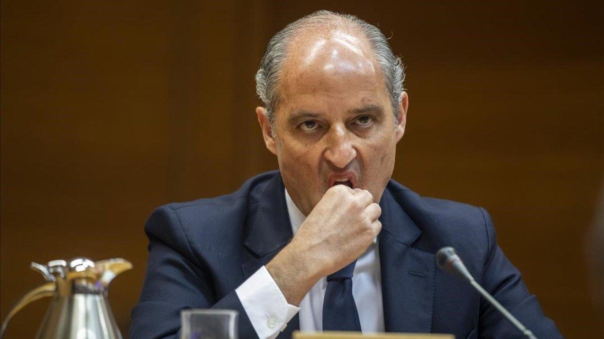 Francisco Camps, en su declaración este lunes en la comisión de investigación de Les Corts.-MIGUEL LORENZO