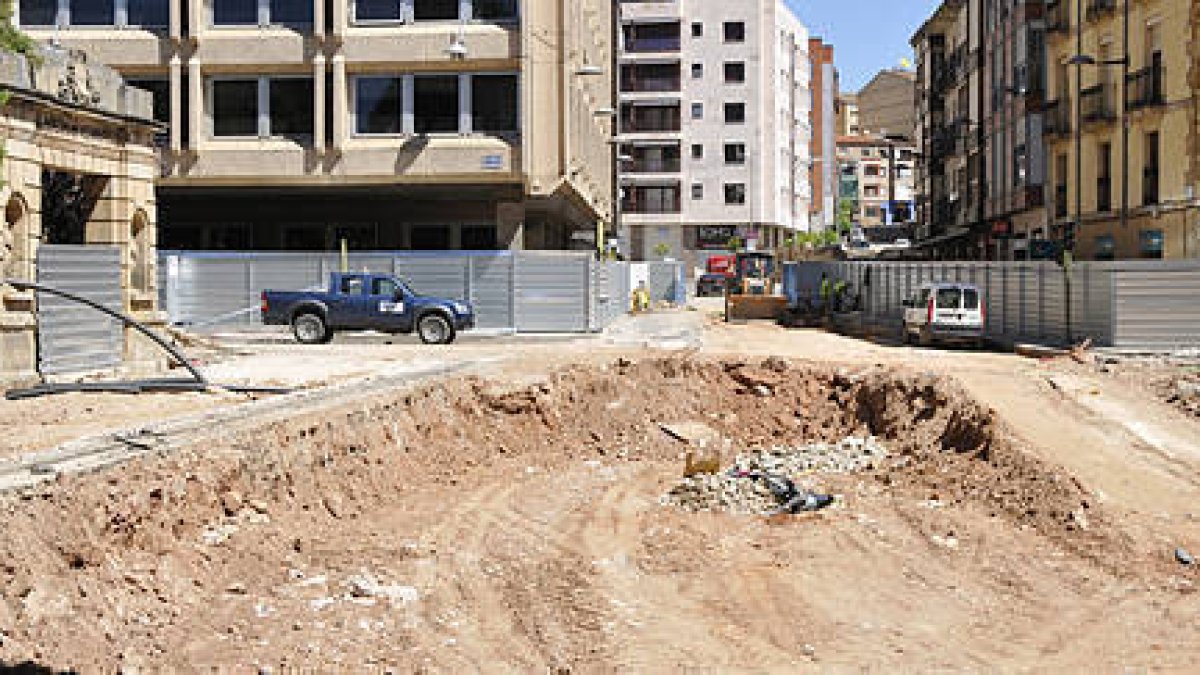 Obras de peatonalización, en una imagen de archivo. VALENTÍN GUISANDE-