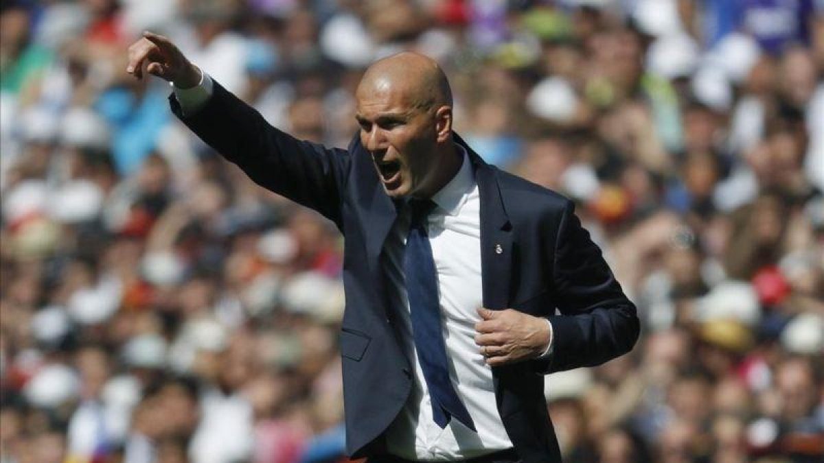 Zinedine Zidane, durante el derbi madrileño del sábado pasado.-EFE / BALLESTEROS