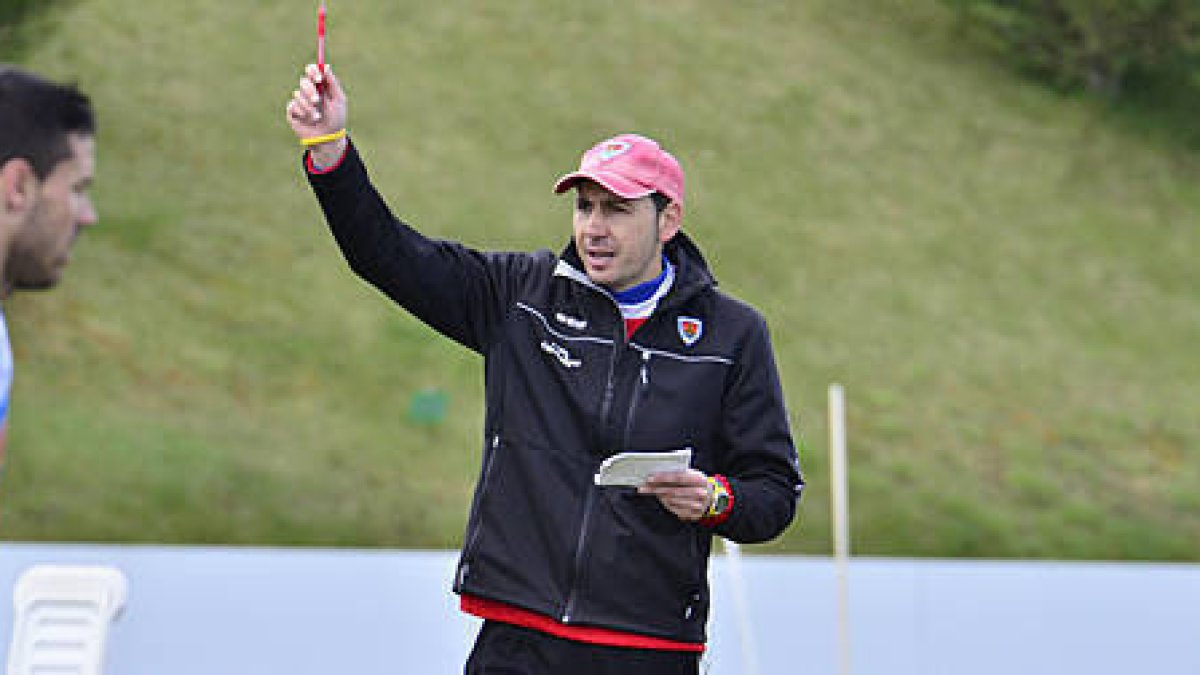 Machín dirige hoy su último encuentro con el Numancia. / ÁLVARO MARTÍNEZ-