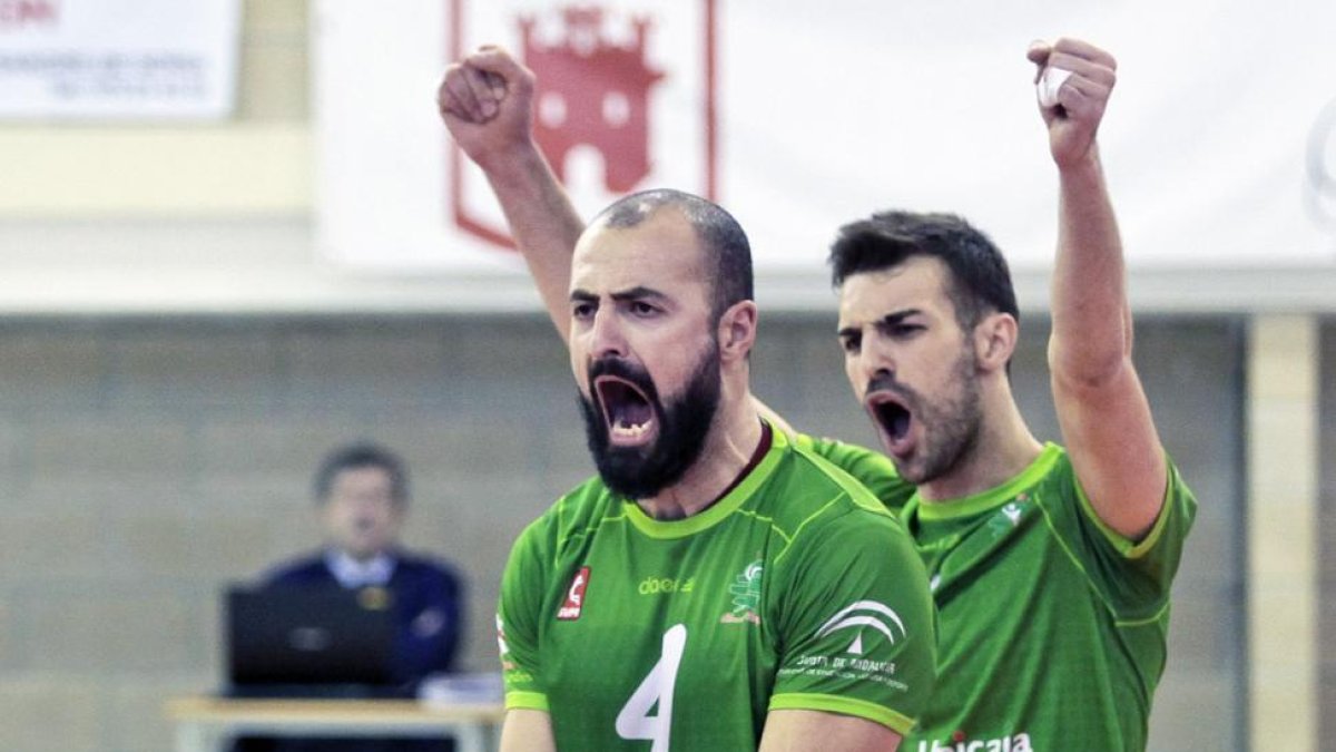 Sánchez, del Unicaja Almería, celebra un tanto durante el partido de ayer ante Palma.-MARIO TEJEDOR