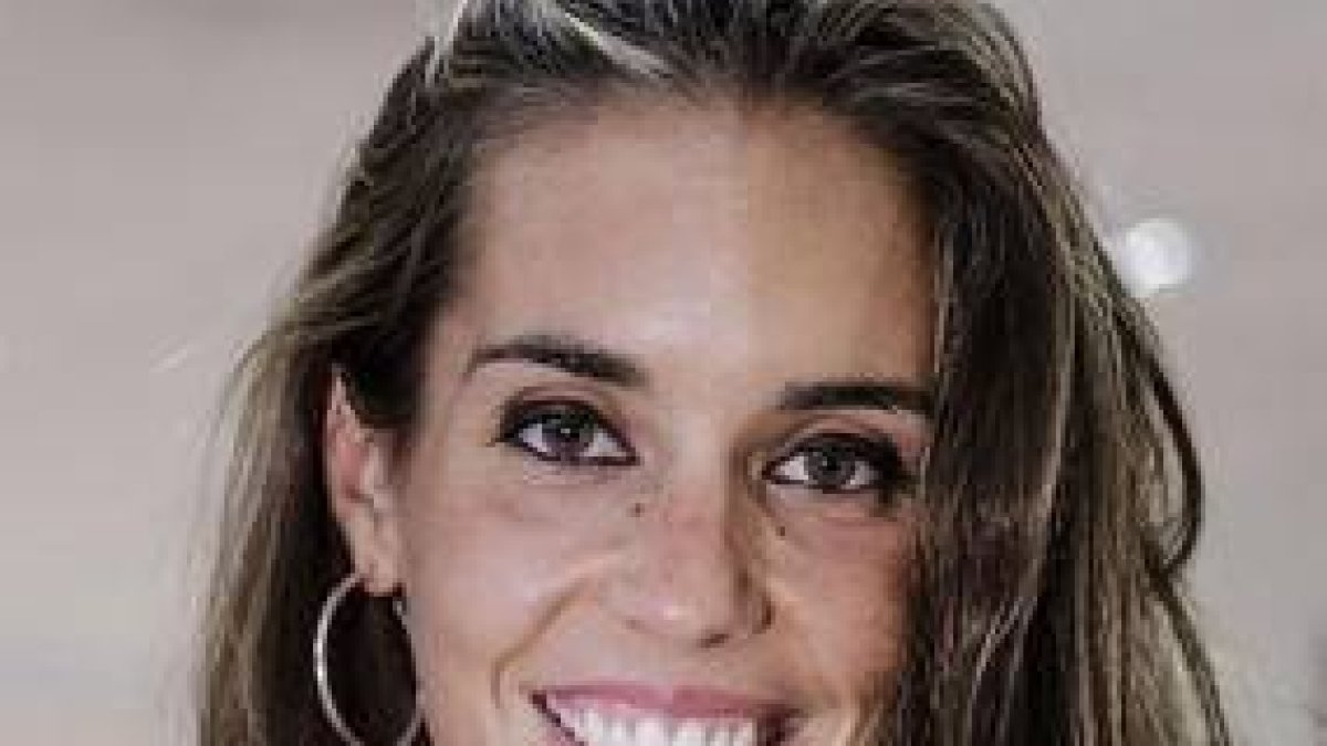 Ona Carbonell posa con la plata y el bronce obtenidos en Kazán, en la sede del CSD.-Foto: EFE / EMILIO NARANJO