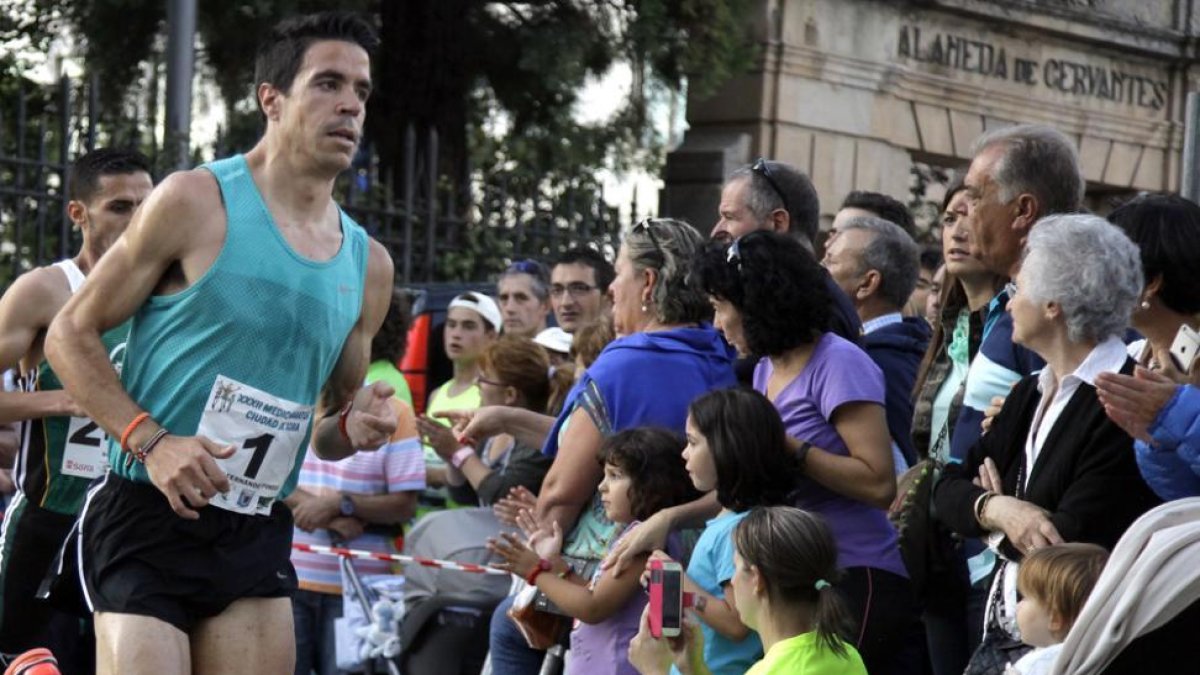 El adnamantino Fernández Pinedo en la Media Maratón de Soria.-DIEGO MAYOR