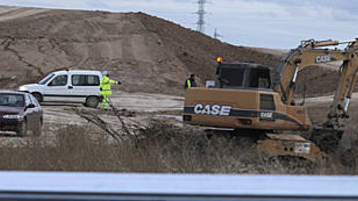 Según la plataforma, las labores de construcción de la A-15 deberían haber concluido en 2009. / VALENTÍN GUISANDE-