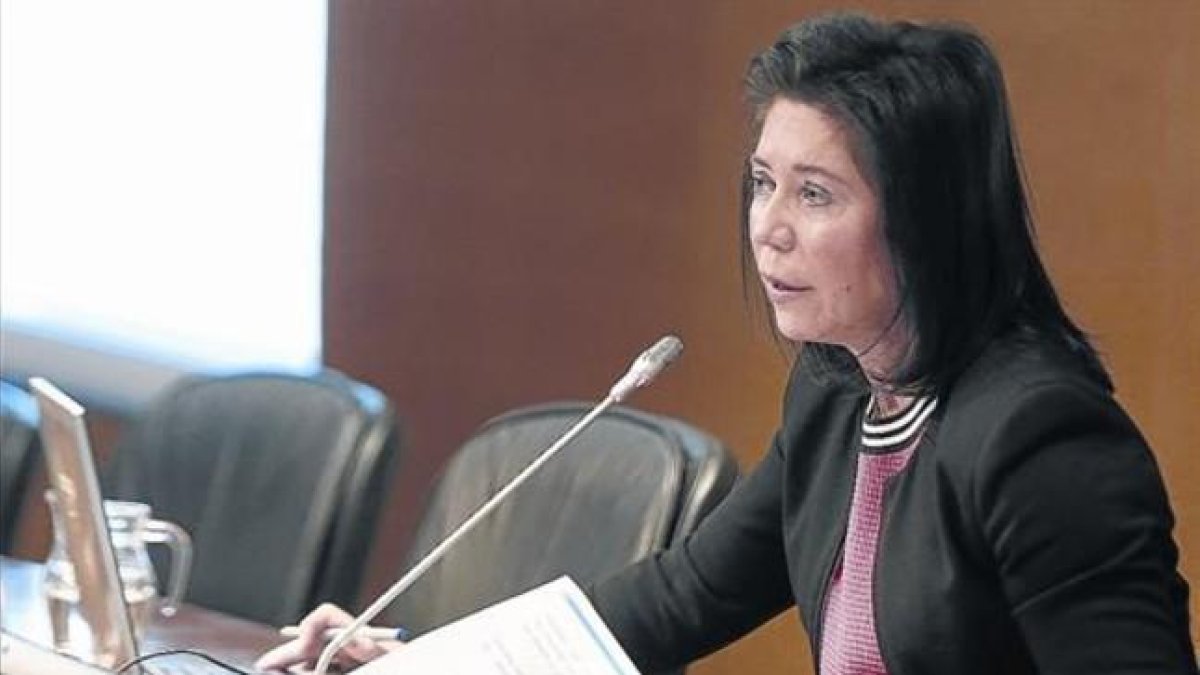 La secretaria general del Tesoro, Rosa María Sánchez-Yebra presnetando los planes del organismo público.-EFE / PACO CAMPOS