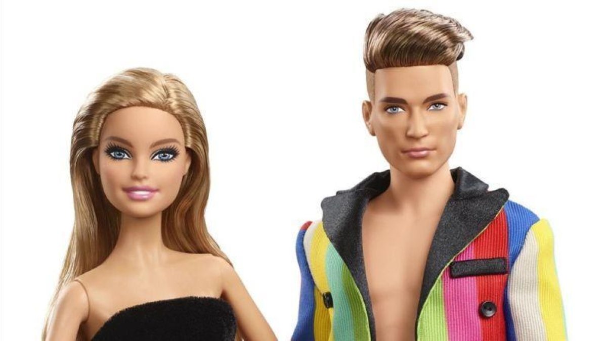 El set de Barbie y Ken diseñados por Moschino.-