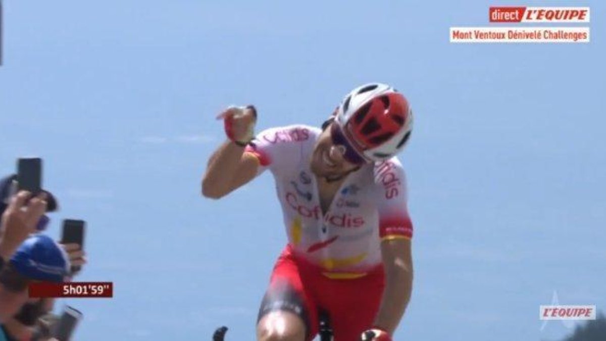 Jesús Herrada celebra la victoria en el Ventoux.-COFIDIS TEAM