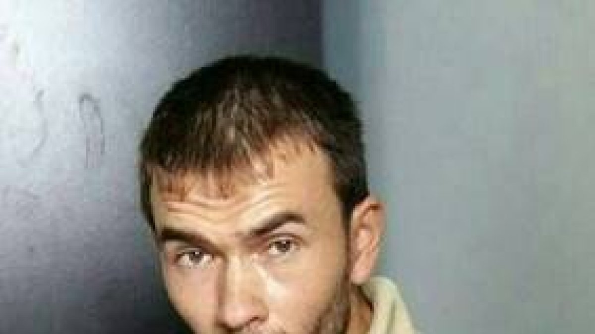 Adem Karadag detenido en un apartamento en las afueras de Bangkok, como presunto autor del atentado del 17 de agosto.-THAI ROYAL POLICE/EFE