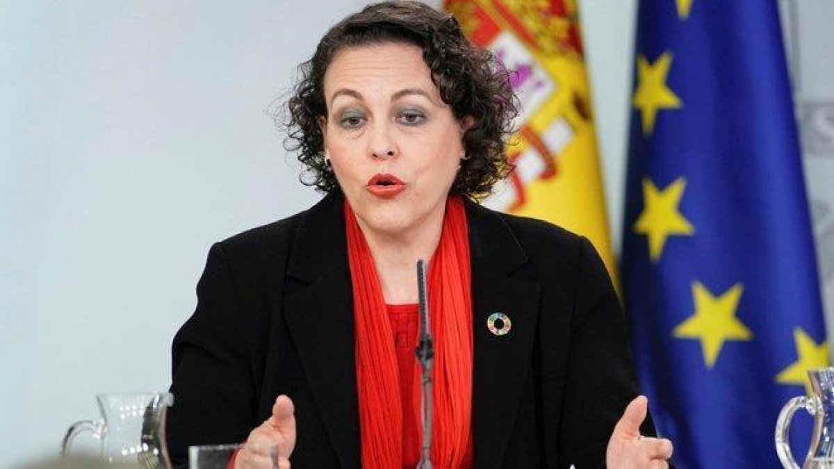 La ministra de Trabajo, Magdalena Valerio, en una rueda de prensa posterior a un Consejo de Ministros.-ZIPI (EFE)