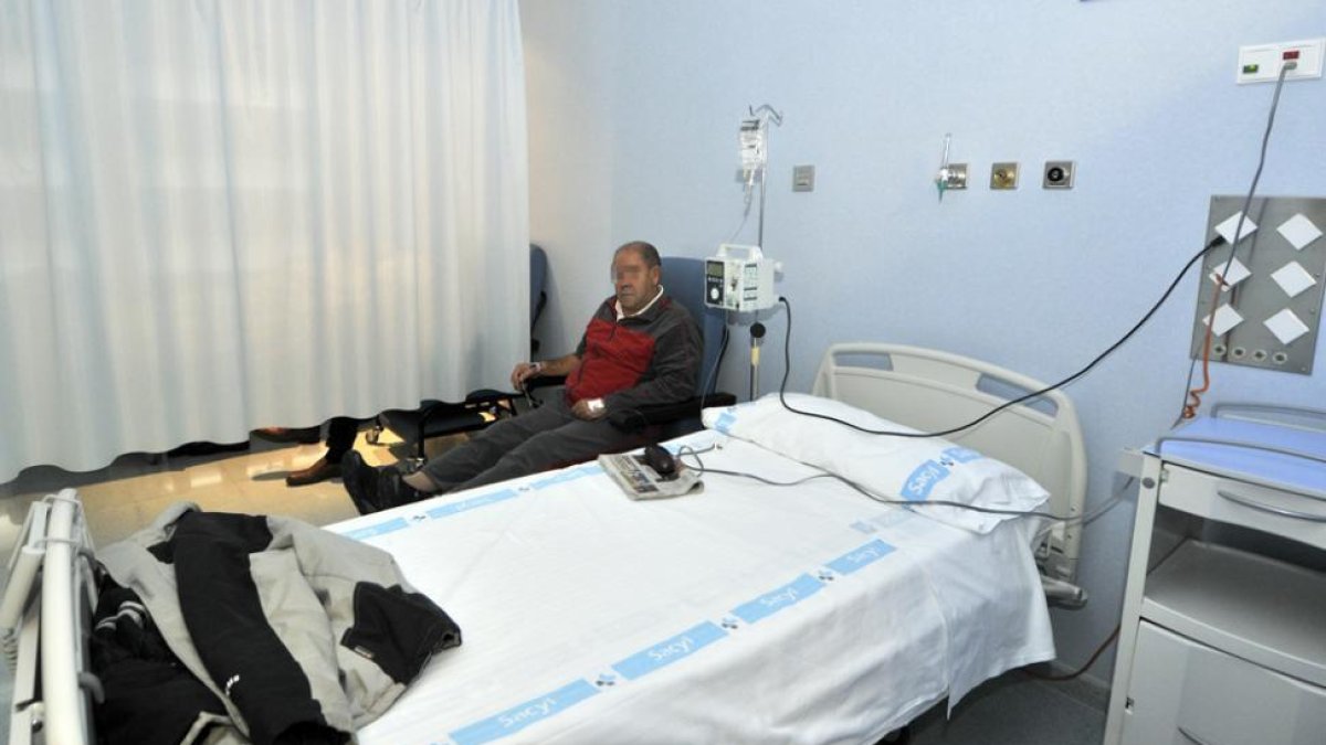 Un paciente en la Unidad de estancia corta en el hospital Santa Bárbara.-VALENTÍN GUISANDE