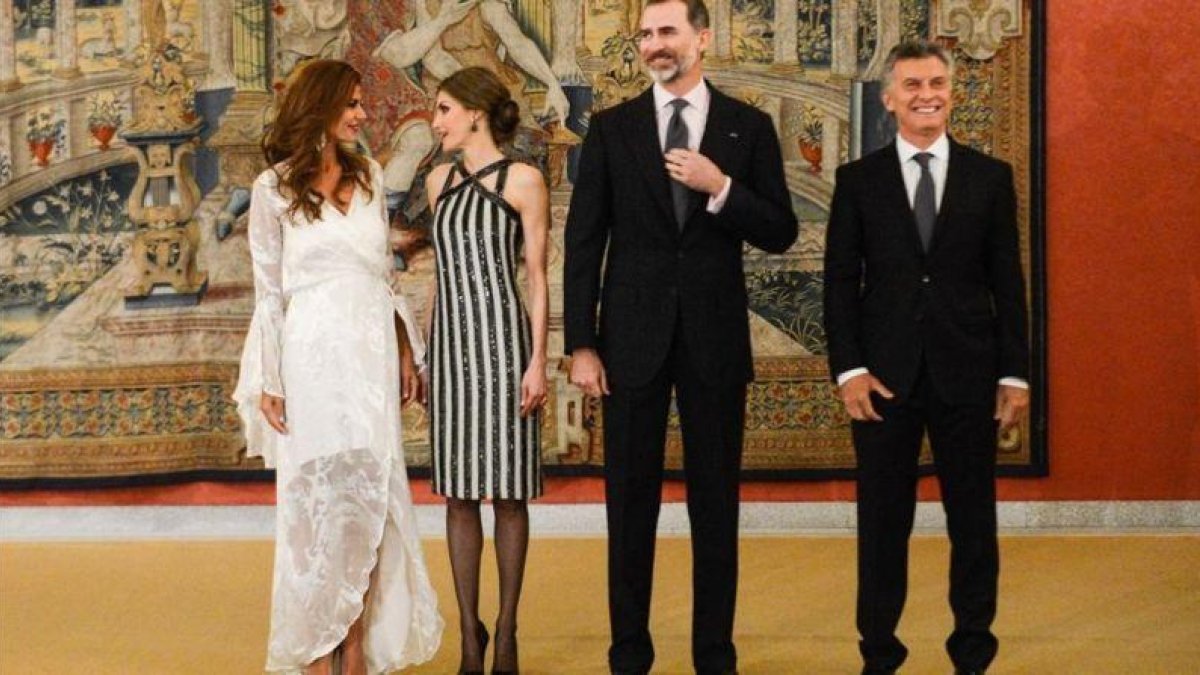 Los Reyes con el presidente argentino Macri y su esposa.-AFP