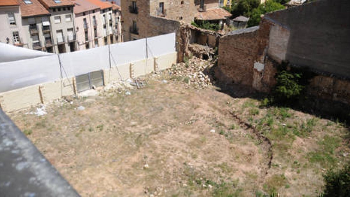 Fotografía de las traseras de La Audiencia donde se plantea realizar una ampliación del edificio. / ÚRSULA SIERRA-