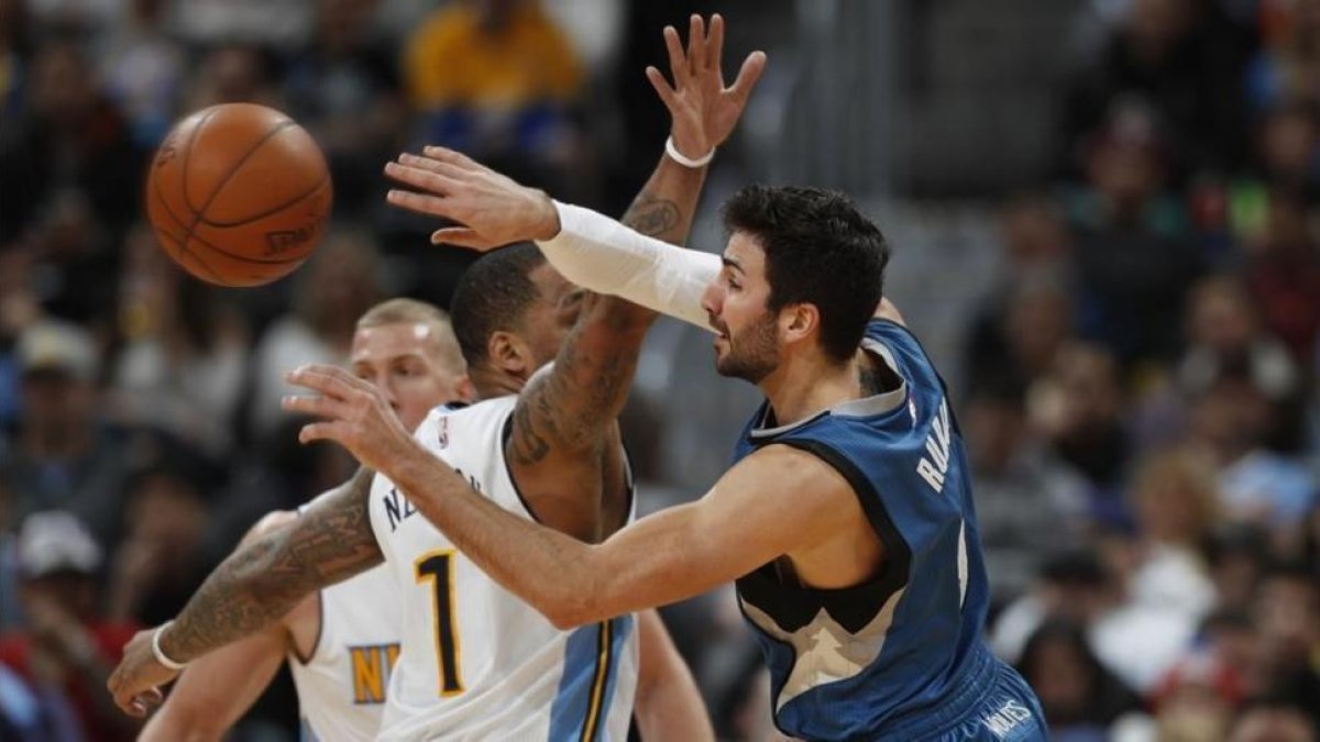 Ricky Rubio (Timberwolves) en un partido contra Denver Nuggets-DAVID ZALUBOWSKI