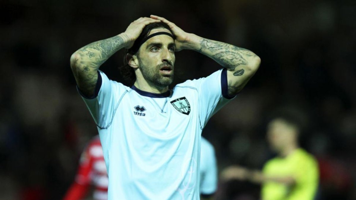 Mateu se lamenta después de encajar el Numancia el gol de la derrota en Granada el pasado domingo.-AREA 11