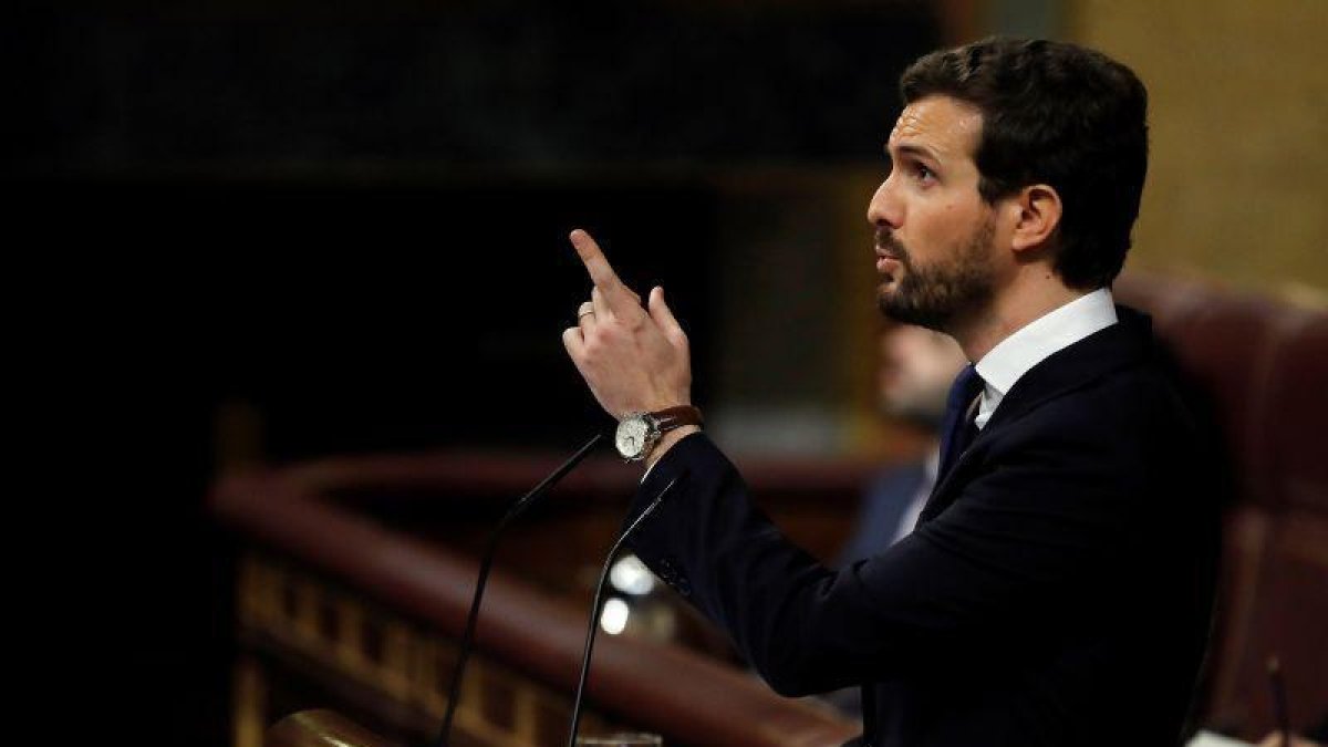 El presidente del PP, Pablo Casado, durante su intervención en el Congreso de los Diputados en la primera jornada de la sesión de investidura de Pedro Sánchez como presidente del Gobierno.-EFE