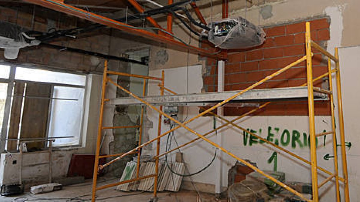 Obras en el Instituto de Medicina Legal de Soria, en una imagen de marzo de 2012. / VALENTÍN GUISANDE-