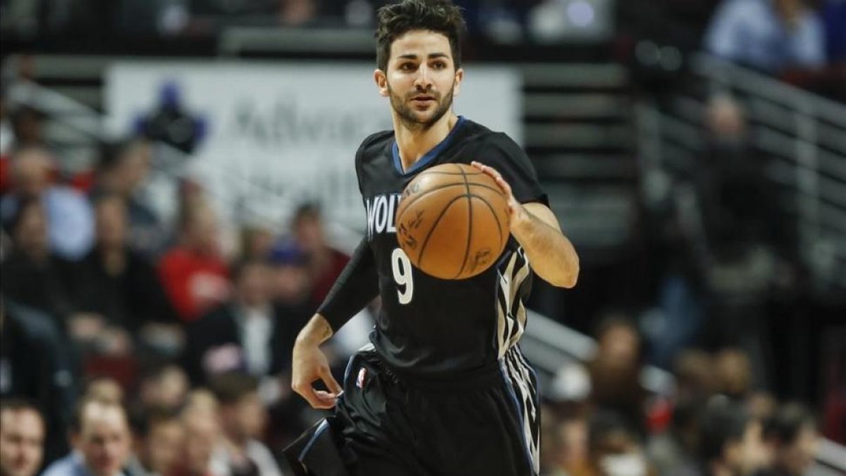 Ricky Rubio completó un buen partido ante los Bulls y ayudo a su técnico a vengarse de su exequipo.-EFE / KAMIL KRZACZYNSKI