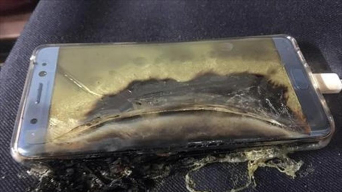 Estado un de Galaxy Note 7 defectuoso tras incendiarse.-AFP / KIM HONG-JI