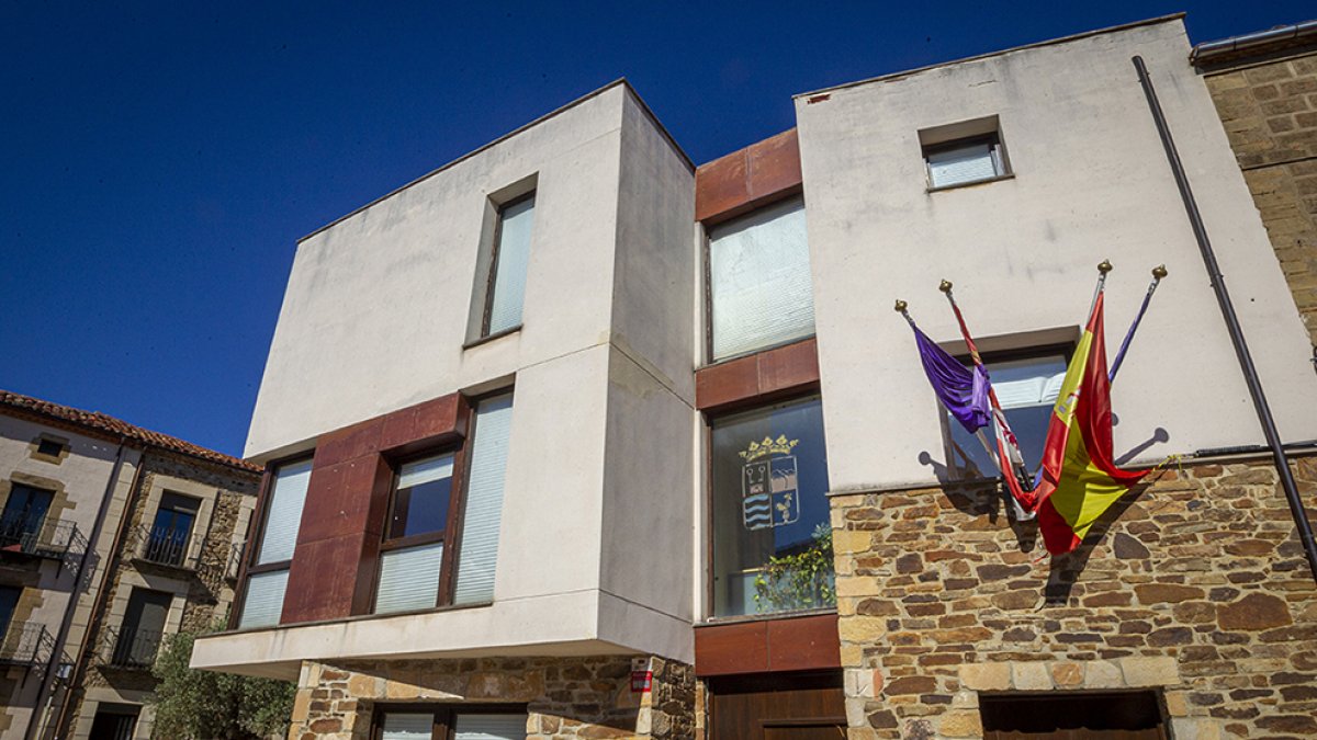 Ayuntamiento de Almarza - MARIO TEJEDOR