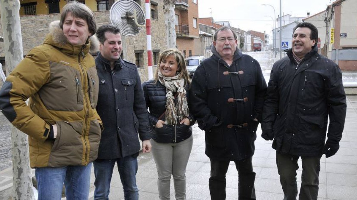 Mínguez, Tudanca, Pérez, Corredor y Lavilla, ayer, en Tardelcuende.-VALENTÍN GUISANDE